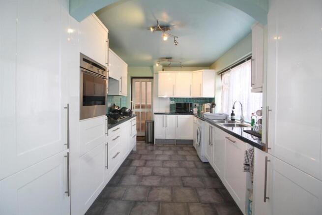 Kitchen e.jpg
