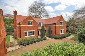 Ferndown House, Furzefield Chase, East Grinstead RH19 2LY