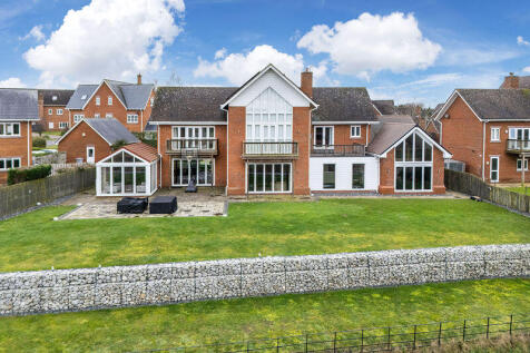 Ferndown Way, Wychwood Park, Weston