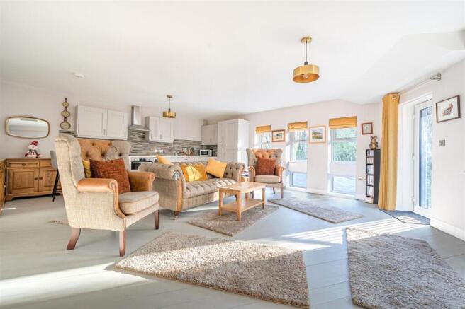 OPEN PLAN LOUNGE / DINING ROOM / KITCHEN