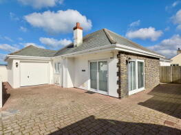 2, Warwick Close, Road From Harlyn Road To Sanders Hill, St Merryn, Padstow PL28 8LH