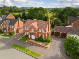 6, Cotswolds Way, Buckingham MK18 2FH