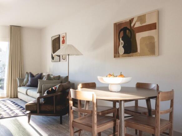 Lounge & Dining