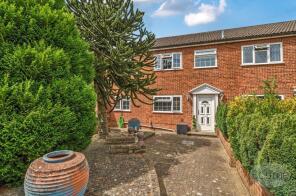 29, Newton Way, Farnham GU10 1BY