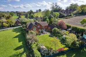 Hollybank, Rogues Hill, Tonbridge TN11 8BQ