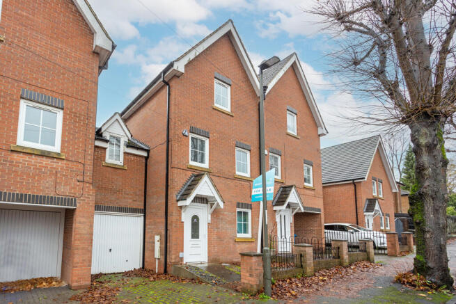 12 Nesfield Rd - ...