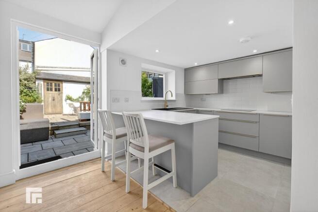 KITCHEN/BREAKFAST ROOM