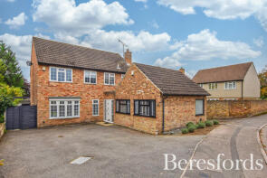 2, The Fairways, Chelmsford CM3 6JJ