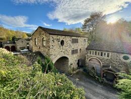 7, Holme Court, New Mill, Holmfirth HD9 7NP