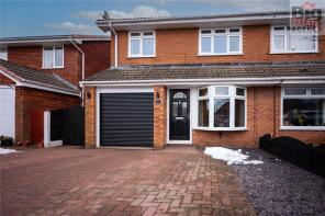 82, Park Avenue, Mold CH7 6TP