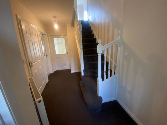 Entrance hallway..jpg