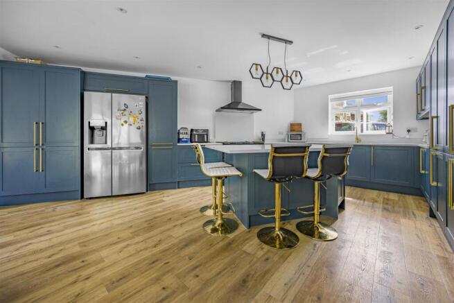 Kitchen 2.jpg