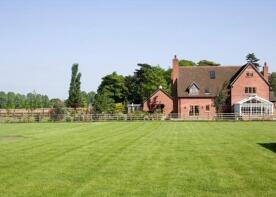 Yoxall House, Wychnor Lane, Burton-on-trent DE13 8BU