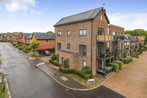 8, Waterman House, Oak Drive, Reading RG2 9GT