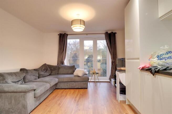 FLAT 5 RAMSDEN COURT INSIDE-2.jpg