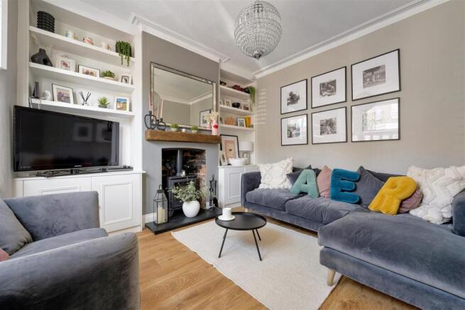 Selwyn Avenue, E4