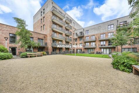 Bloomsbury Avenue, Southgate, N14