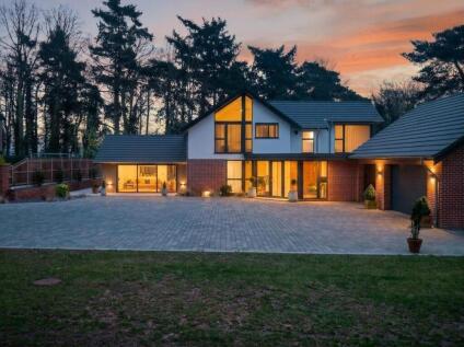 4 Woods End, Drayton