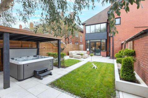 St. Annes Road East, Lytham St. Annes, FY8