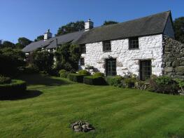 Tir Mab Cynan, Brithdir LL40 2RW