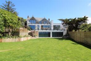 Pendowr, Tregurrian Hill, Tregurrian, Newquay TR8 4AD