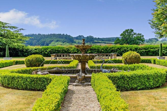 box hedge fountain