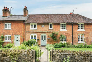 3, Lawnwood Cottages, Catteshall Lane, Godalming GU7 1LN