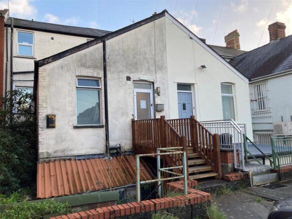 Flat 1, 95 Holton Road - outside.jpg