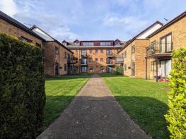 Flat 5, Everglades, London Road, Hadleigh, Benfleet SS7 2ED