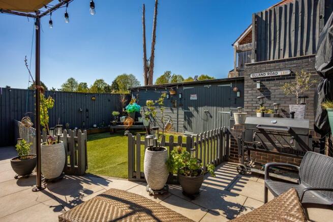 Final-38 - 3 bedroom end townhouse at Seagrave R