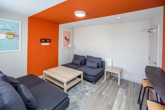 NewlandAve221-lounge1-1800.jpg