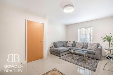 Reservoir Way, Hainault, IG6