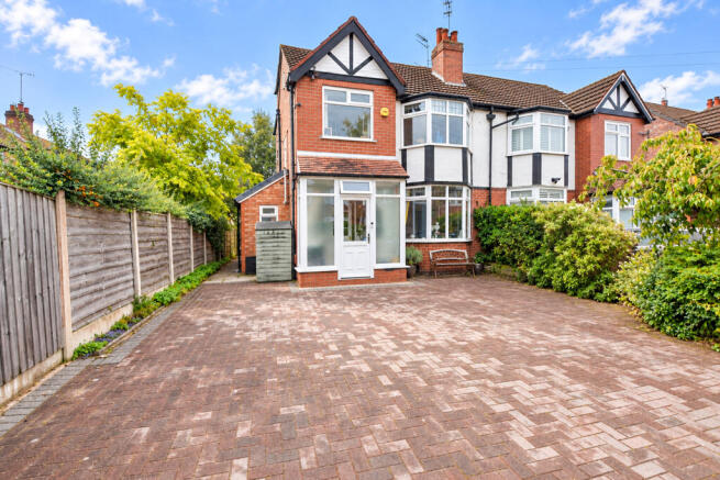 4 bed semi-detached house for sale Carrsvale Aven