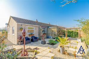 4, Simons Way, Buckingham MK18 5LZ