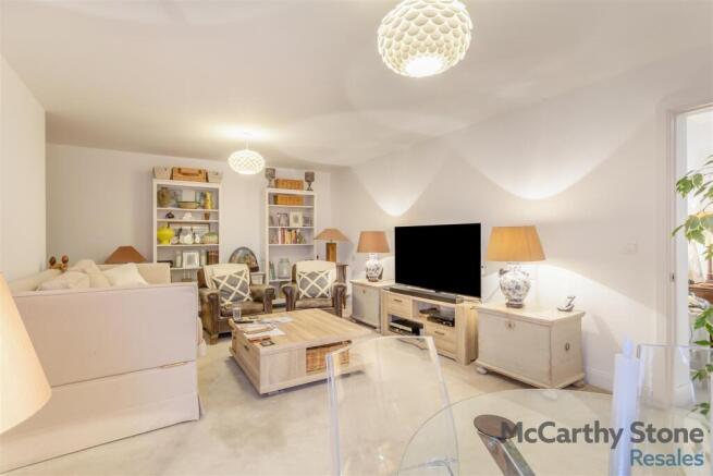 8676278-interior05.jpg