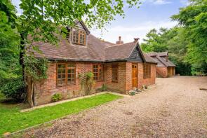 Brailsham Farm, Hugletts Lane, Cade Street, Heathfield TN21 9BY