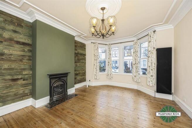 4A Essex Road -003.JPG