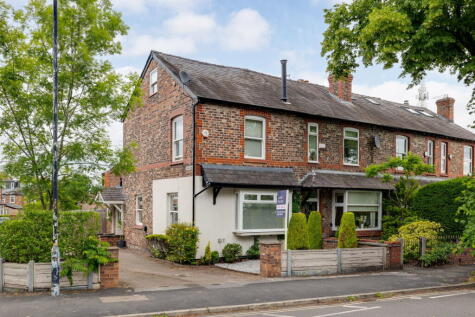 Exceptional extended house with private garden and parking