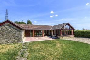 Summerhouse Lodge, B4040 Stonehill Charlton North East To Malmesbury Road, Malmesbury SN16 9RP