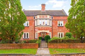 75, Abbey Gardens, Woolhampton, Reading RG7 5TZ