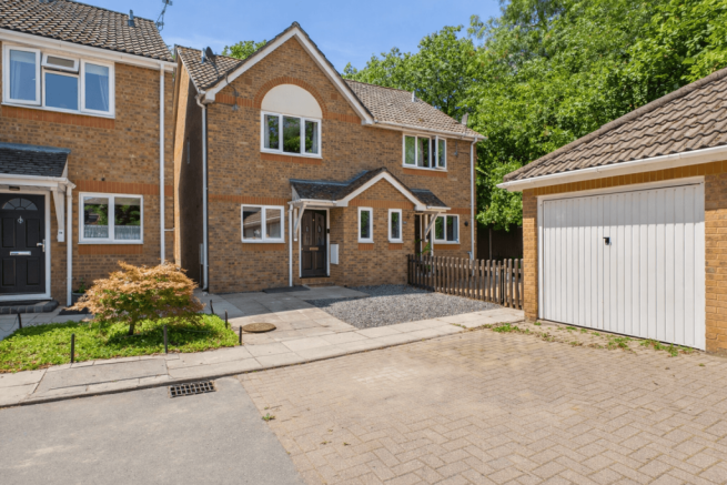 3 Bedroom Semi detached family home for Sale