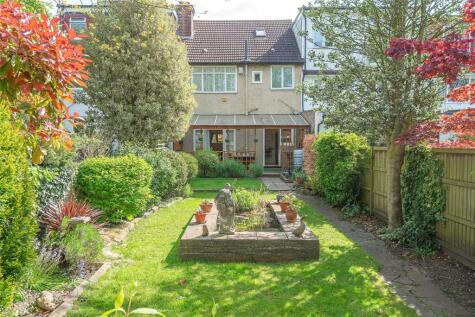 Summerlee Avenue, London, N2