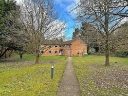 10, Greenwood, Green Lane, Horley RH6 9TJ
