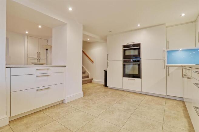 Kitchen 2.jpg