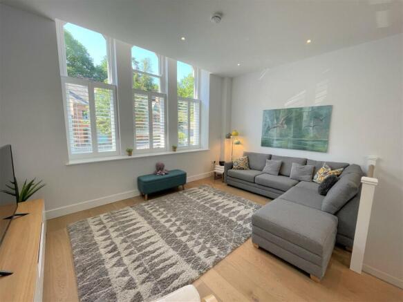 sitting room area.JPG