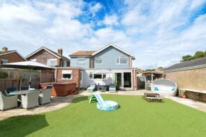1, Pinewood Road, Lymington SO41 0GN