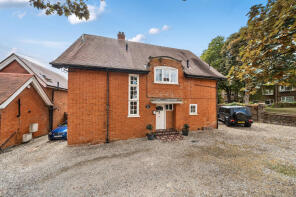 3, 54 Butler House, Nightingale Road, Rickmansworth WD3 7BT