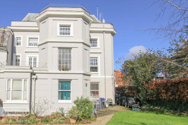 2 BEDROOM FLAT