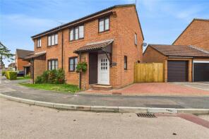 6, Swallowfield Gardens, Theale, Reading RG7 5AD