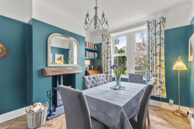Sitting/Dining Room